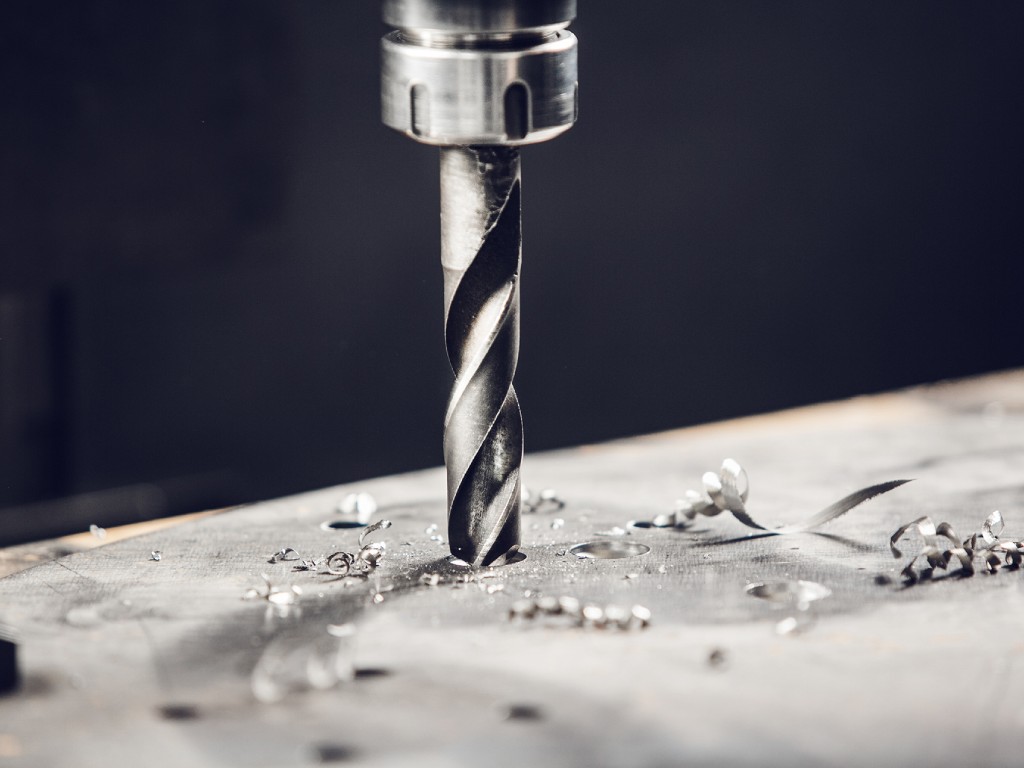 Fotografía de broca en trabajo láser servicio de mecanizado y oficina técnica