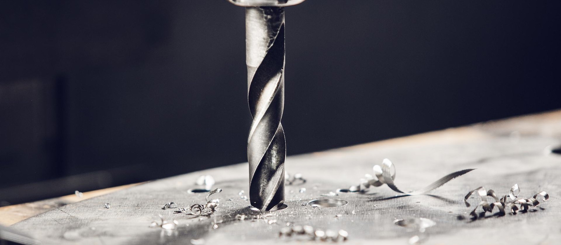 Fotografía de broca en trabajo del metal Satech Láser