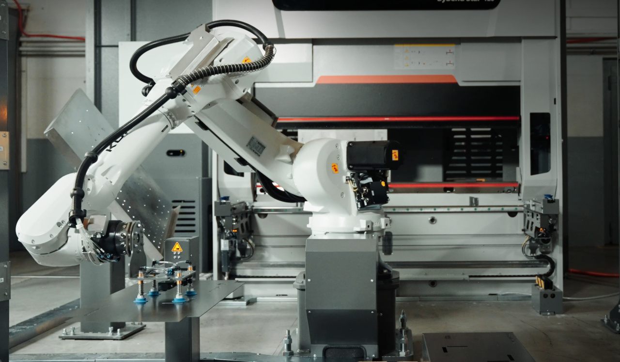 Fotografía del robot de corte láser de Satech